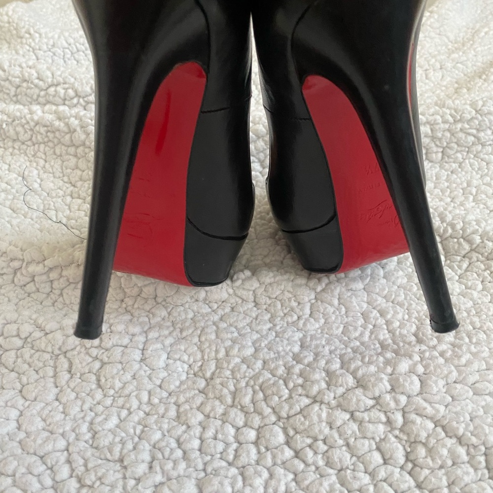 Very gently used Christian Louboutin heels